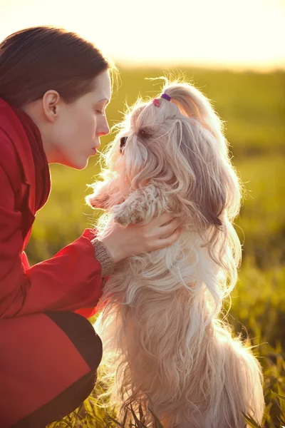 Mulher com cão — Fotografia de Stock