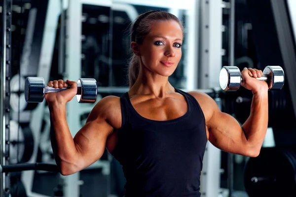 Kvinna bodybuilder — Stockfoto