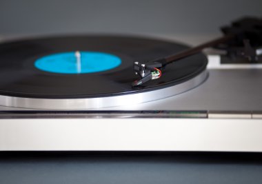Analog stereo pikap vinil plak çalar