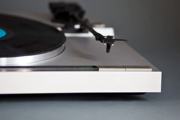 Jogador de vinil de mesa giratória estéreo analógico — Fotografia de Stock