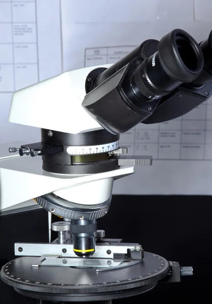 Scientist holds standard weight with tweezers — Stock Photo, Image