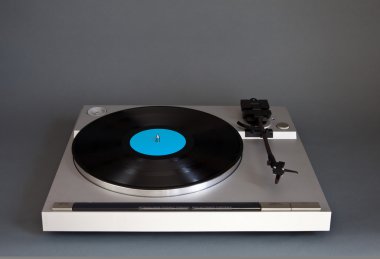 Analog stereo pikap vinil plak çalar