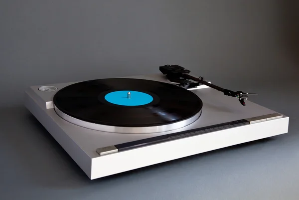 アナログのステレオのターン テーブル ビニール レコード プレーヤー ヤマハ p 200 — ストック写真