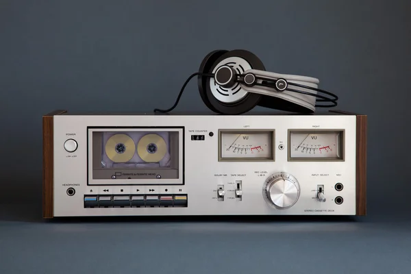 Stereofoniczny magnetofon magnetofonu analogowego vintage — Zdjęcie stockowe