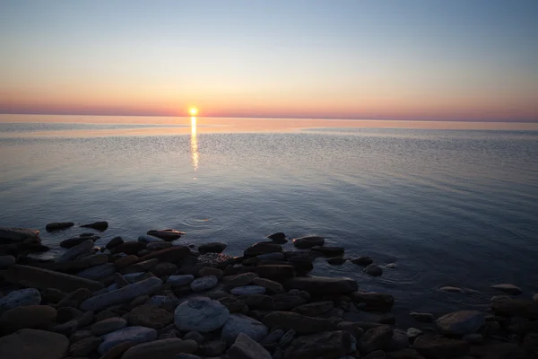 Lever de soleil spectaculaire sur le lac Huron, Canada — Photo