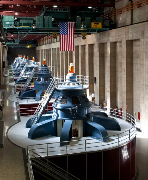 フーバー ダムの発電所の発電機 — ストック写真