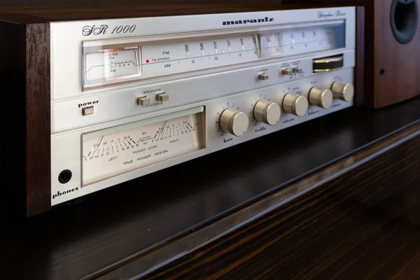 Vintage Stereo Receiver Marantz Sr1000 Panel Przedni Sterowanie Ciepłym Żółtym — Zdjęcie stockowe