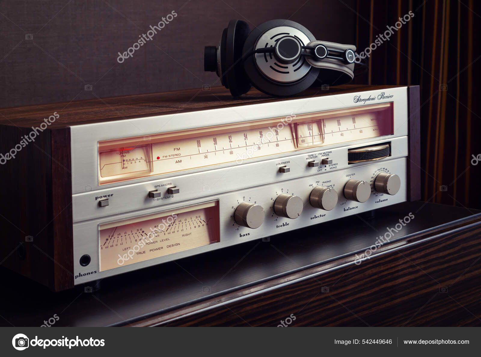 Panel Frontal Del Receptor Componentes Estéreo Vintage Con Escala Cálida —  Foto de stock #542449646 © vittore, image size:1600x1188