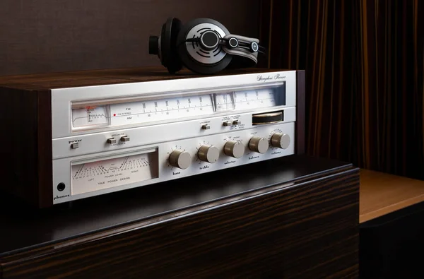 Pannello Frontale Ricevitore Stereo Vintage Con Scala Calda Retroilluminazione Metri — Foto Stock