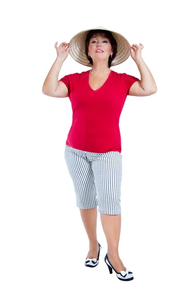 Retrato de mulher em um chapéu de palha largo — Fotografia de Stock
