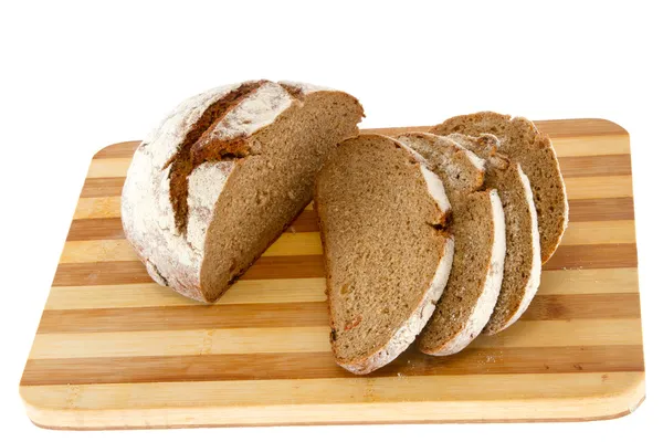 Hogaza de pan en una tabla de madera —  Fotos de Stock