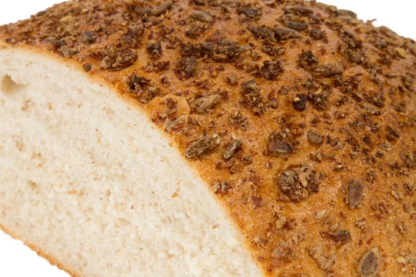Hausgemachtes Brot mit Sesam und Sonnenblumenkernen — Stockfoto