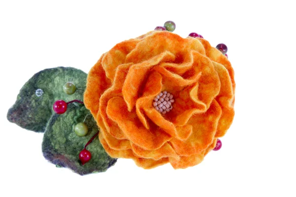 羊毛から作られたオレンジのバラの花の画像 — ストック写真