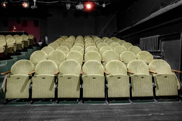 Bild Eines Kleinen Auditoriums Mit Grünen Sesseln — Stockfoto