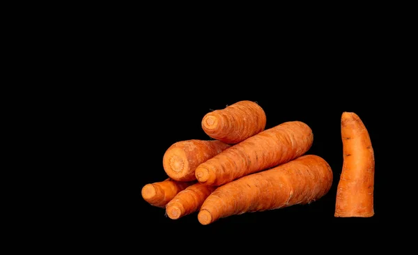 Изображение Спелых Овощных Корней Моркови Черном Фоне — стоковое фото