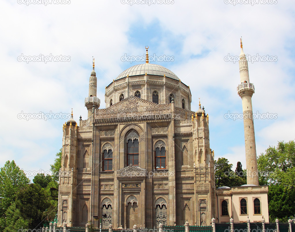 Pertevniyal Valide Sultan Mosque, Istanbul — Stock Photo © karnizz