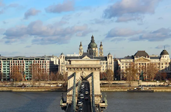 Lánc-híd és a St. Stephen Basilica, Budapest — Stock Fotó