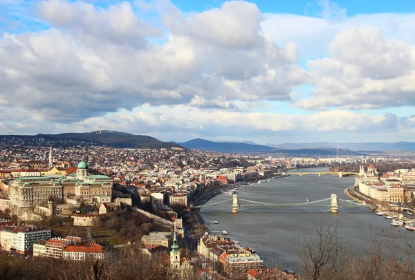 Hermosa vista sobre el río Danubio y Budapest —  Fotos de Stock