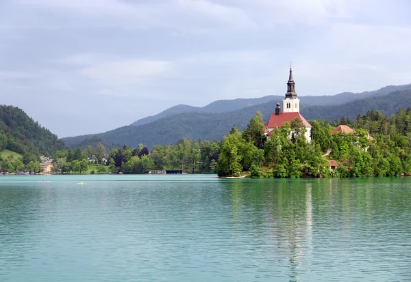 Assunzione di Maria Chiesa del Pellegrinaggio e lago di Bled, Slovenia — Foto Stock