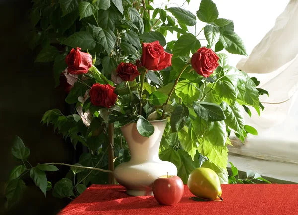 Fruits and flowers — Stock Photo, Image
