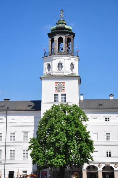 Klockspel tornet av ny bostad i salzburg — Stockfoto