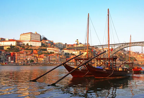 Le Portugal. Porto City. Vue du remblai de la rivière Douro Images De Stock Libres De Droits