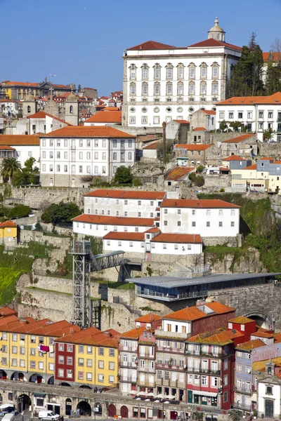 Portugal. Porto city. gamla historiska delen av porto. — Stockfoto