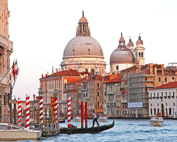 İtalya. Venedik. canal Grande ve basilica santa maria della sa — Stok fotoğraf