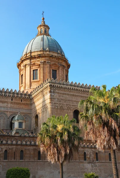 Catedral al atardecer —  Fotos de Stock