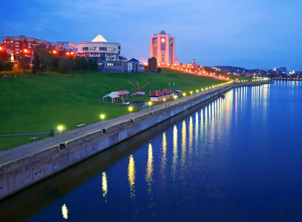 Večerní městě Čeboksary, Čuvašsko, Ruská federace. — Stock fotografie