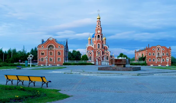 Katedralen i st. vladimir Novotjeboksarsk. — Stockfoto