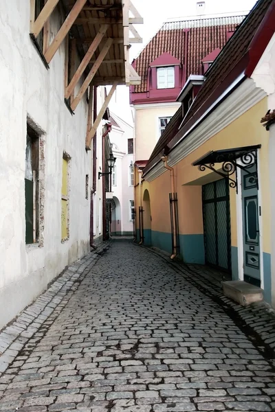 Úzké uličky starých tallinn, Estonsko — Stock fotografie