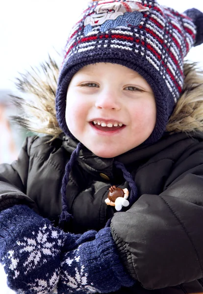 Portret schattige kleine jongen — Stockfoto