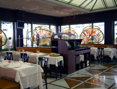 café de PARI muhteşem iç