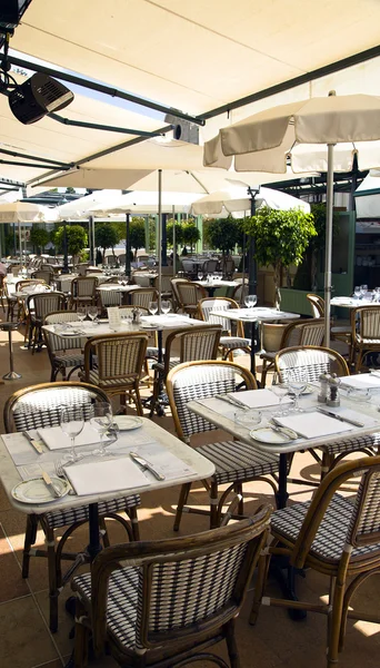 Sommerterrasse des Cafe de Pari — Stockfoto