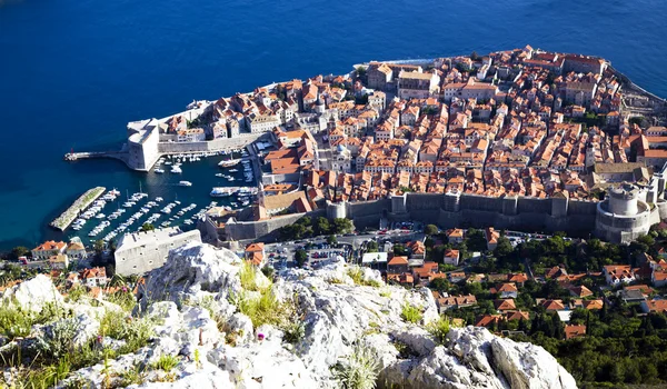 Yukarıdaki Dubrovnik'in eski şehir üzerinde göster — Stok fotoğraf