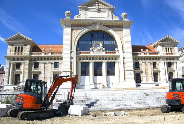 Construction works near building of south railway in Nice — Stock Photo, Image