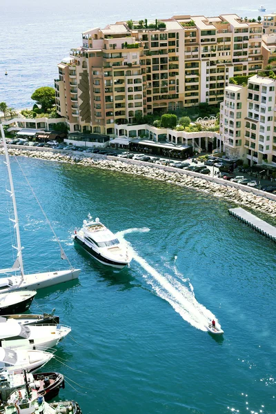 Fontvieille harbour with modern building and luxury yachts — Stock Photo, Image