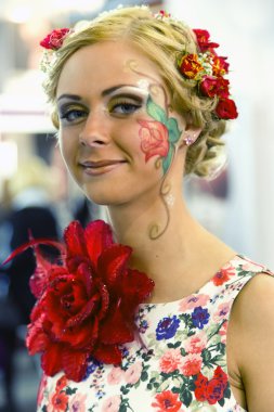 güzel bir kız ile sanatsal make - up