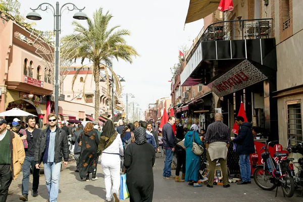 Nas ruas estreitas da antiga Medina em Marrakech — Fotografia de Stock