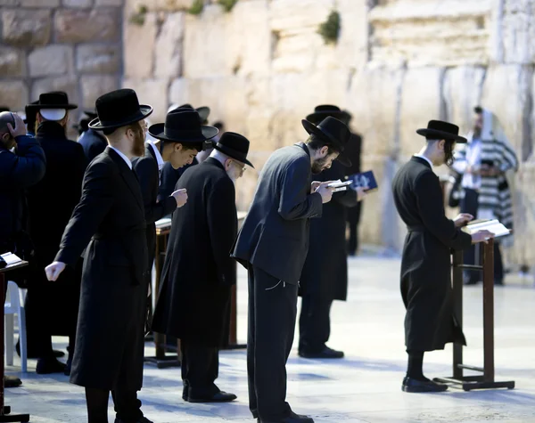 Yahudiler batı duvarı dua