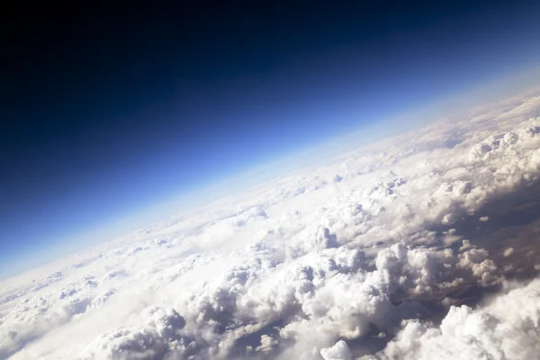 Blue sky and puffy clouds on height of 5000 m — Stock Photo, Image