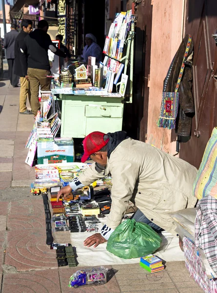 På de smala gatorna i gamla medina i Marrakech, Marocko — Stockfoto