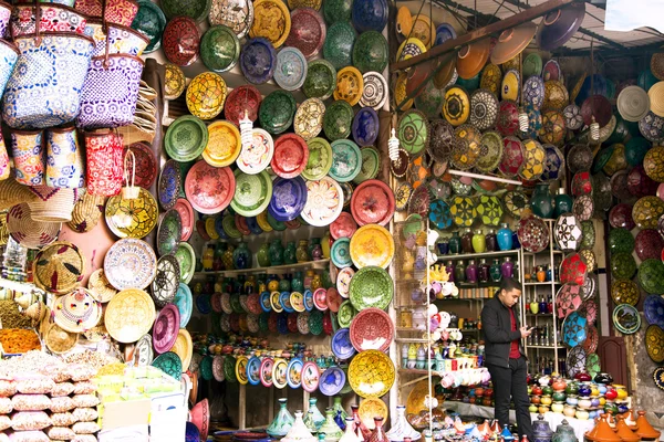 多くの色の粘土食器手の販売のための絵 — ストック写真