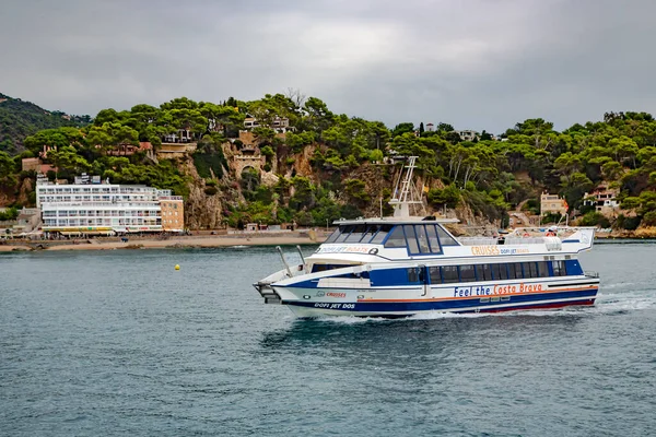 Spanien Katalonien Lloret Mar September 2021 Ausflugsdampfer Mit Touristen Auf — Stockfoto