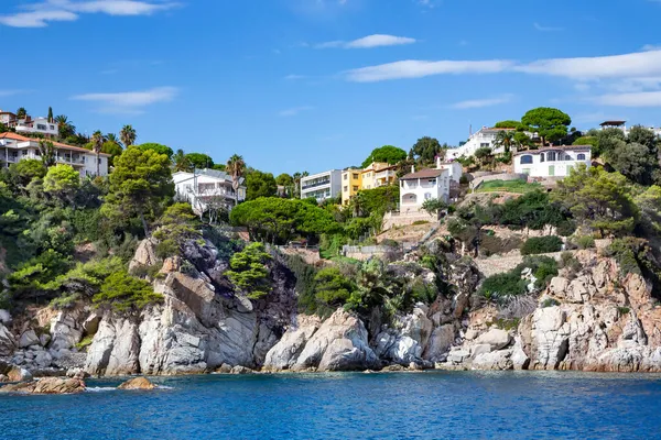 Wunderschöne Wilde Felsen Mit Nadelbäumen Der Mittelmeerküste Tossa Mar Der — Stockfoto
