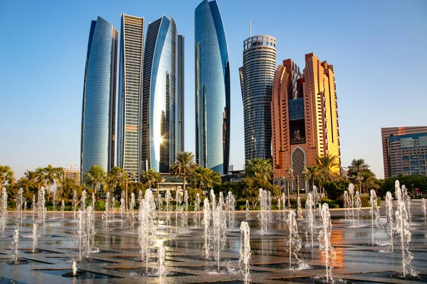 Emiratos Árabes Unidos Abu Dhabi Noviembre 2021 Vista Los Modernos — Foto de Stock