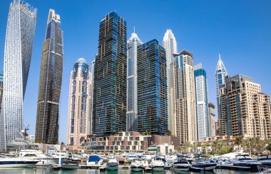BAE, DUBAI, NOVEMBER, 2021: Dubai Marina Dubai deresi limanı, Ras al Khor, Dubai, BAE.
