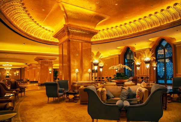 Оаэ Abu Dhabi November 2021 Emirates Palace Luxurious Golden Interior — стоковое фото