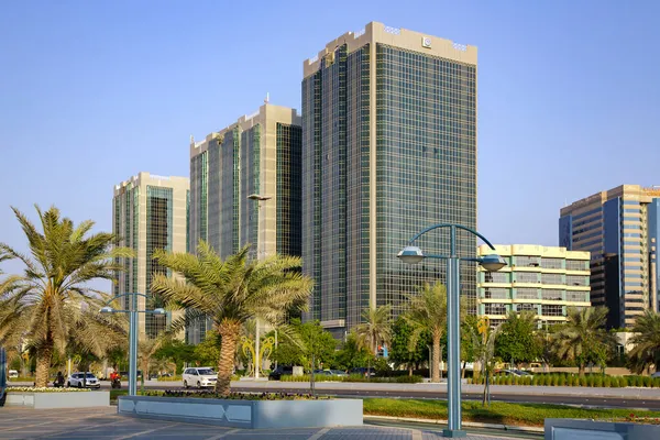 Sae Abu Dhabi November 2021 Mrakodrapy Obklopené Zeleným Parkem Palem — Stock fotografie